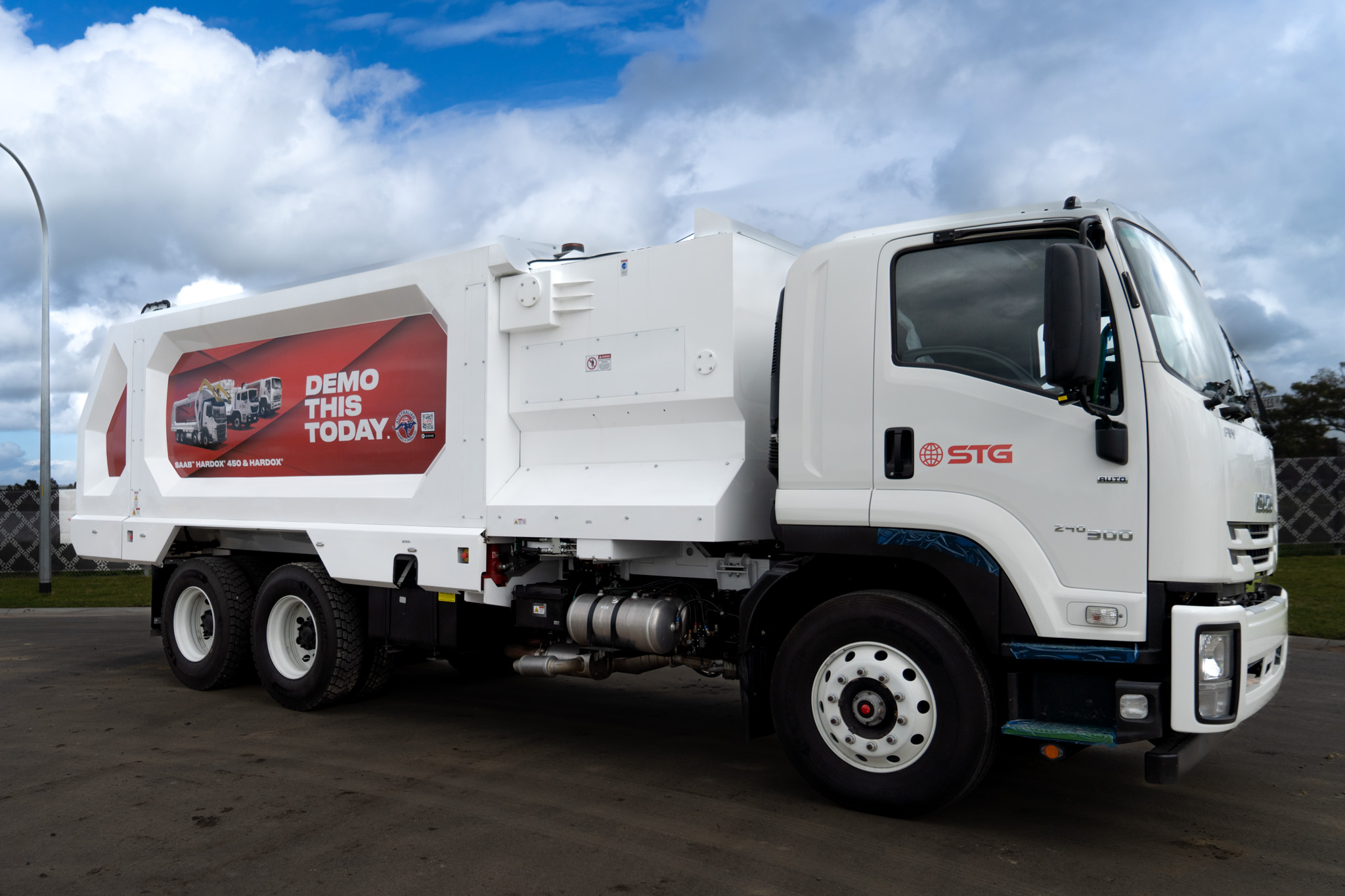 Side Loader Garbage Truck - STG Global